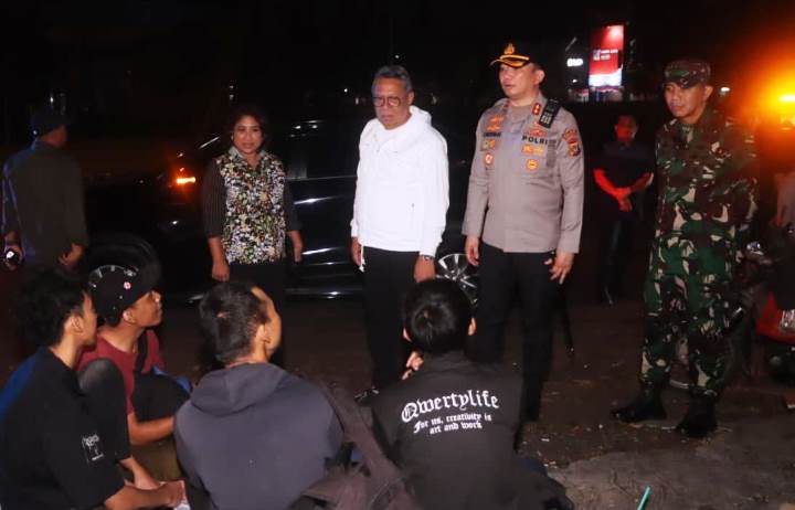 Benyamin Pantau Langsung Keamanan Siskamling.(Foto Istimewa) Portalkota.id