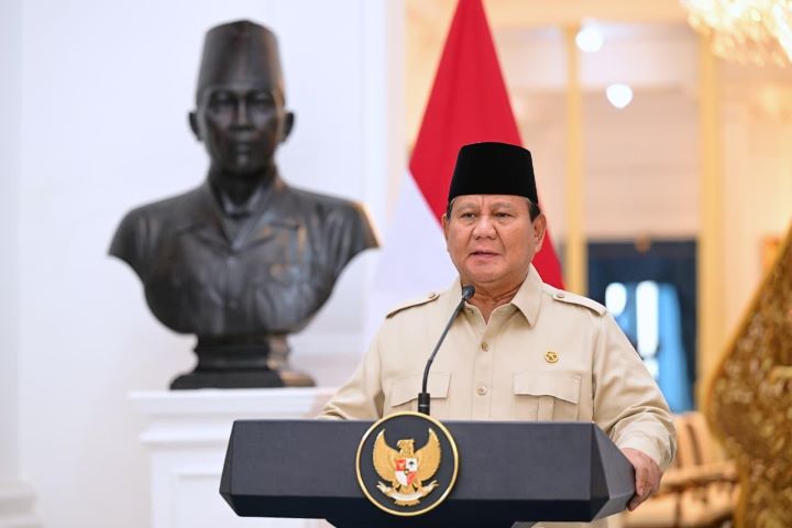 Presiden Republik Indonesia Prabowo Subianto menyampaikan ucapan selamat dan pesan penuh semangat kepada seluruh generasi muda Indonesia dalam rangka memperingati Hari Sumpah Pemuda ke-97 Tahun 2025, di Istana Merdeka, Jakarta, pada Selasa, 28 Oktober 2025. (Foto: BPMI Setpres/Muchlis Jr) Portalkota.id