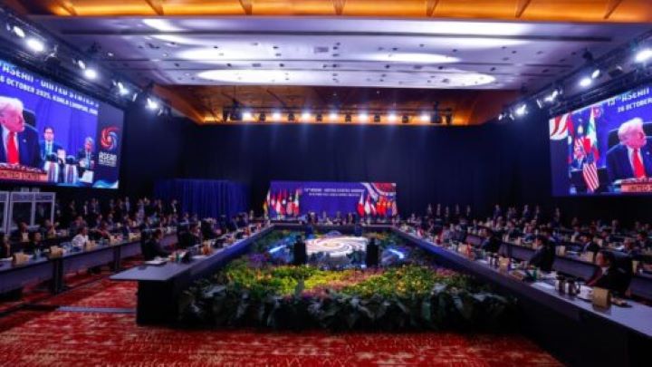 Konferensi Tingkat Tinggi (KTT) ke-13 ASEAN–United States (US) yang digelar di Kuala Lumpur Convention Centre (KLCC), Malaysia, pada Minggu, 26 Oktober 2025. (Foto: BPMI Setpres/aseanfoto.bernama.com) Portalkota.id
